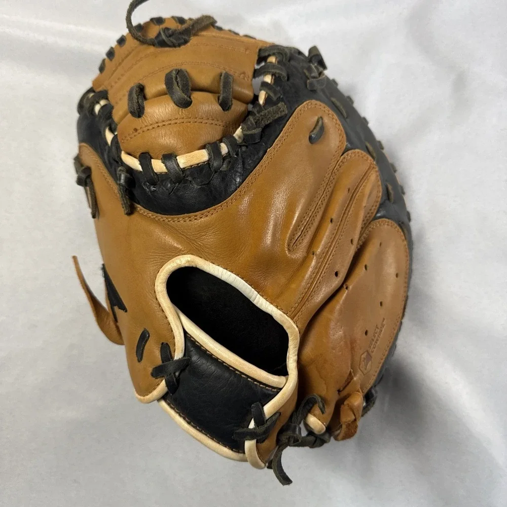 Easton Paragon Series Flex Notch Left-Handed Catchers Glove P2Y-31 Inch